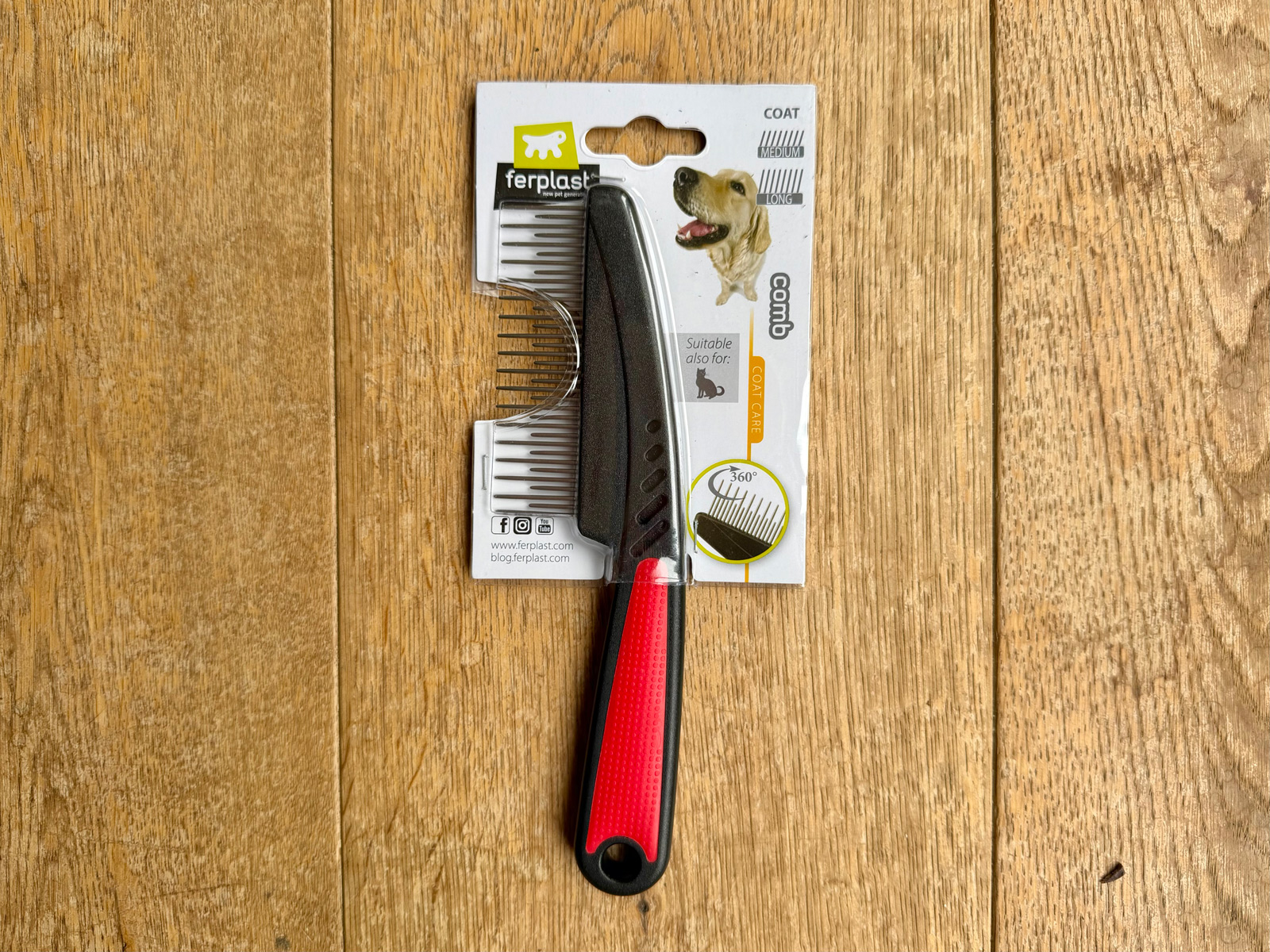 The Ferplast GRO 5878 rotating-tooth comb in its packaging, marked for medium and long coats and as suitable for cats